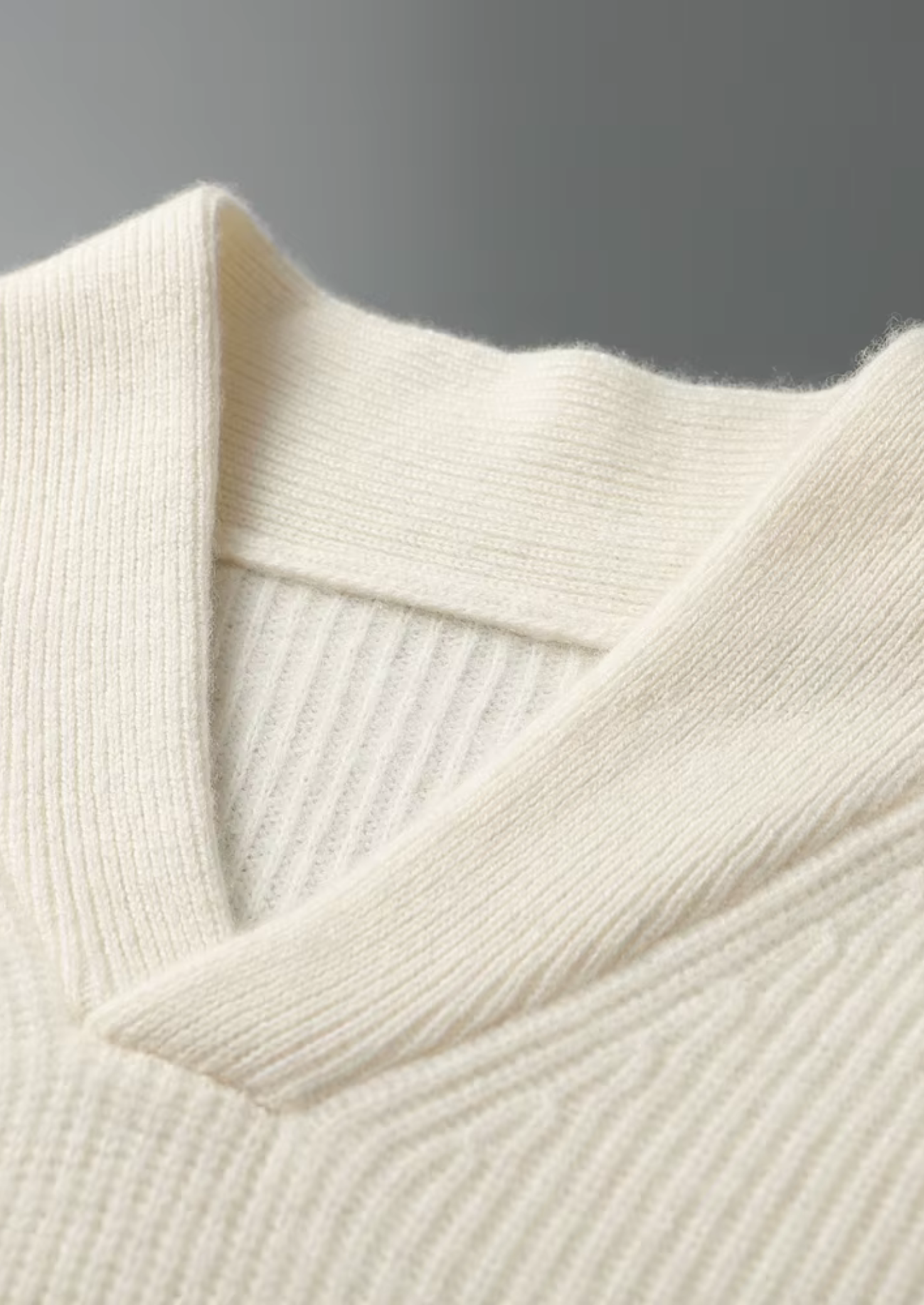 PREMIUM CASHMERE RIBBED V-NECK SWEATER