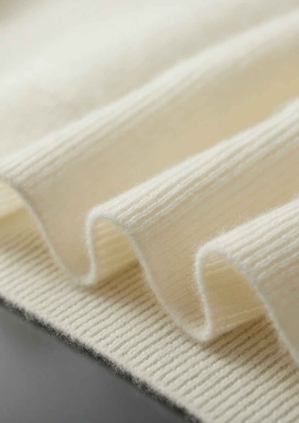 PREMIUM CASHMERE RIBBED HALF-ZIP SWEATER