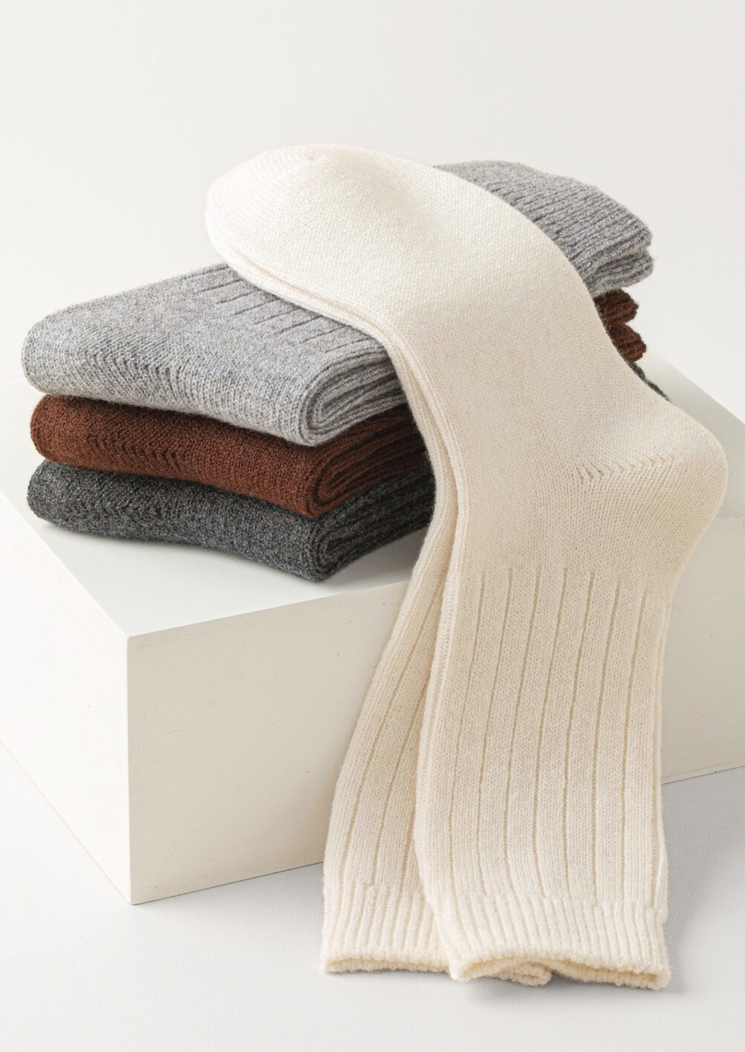 LIGHT GRAY ULTRA-SOFT RIBBED MERINO WOOL SOCKS
