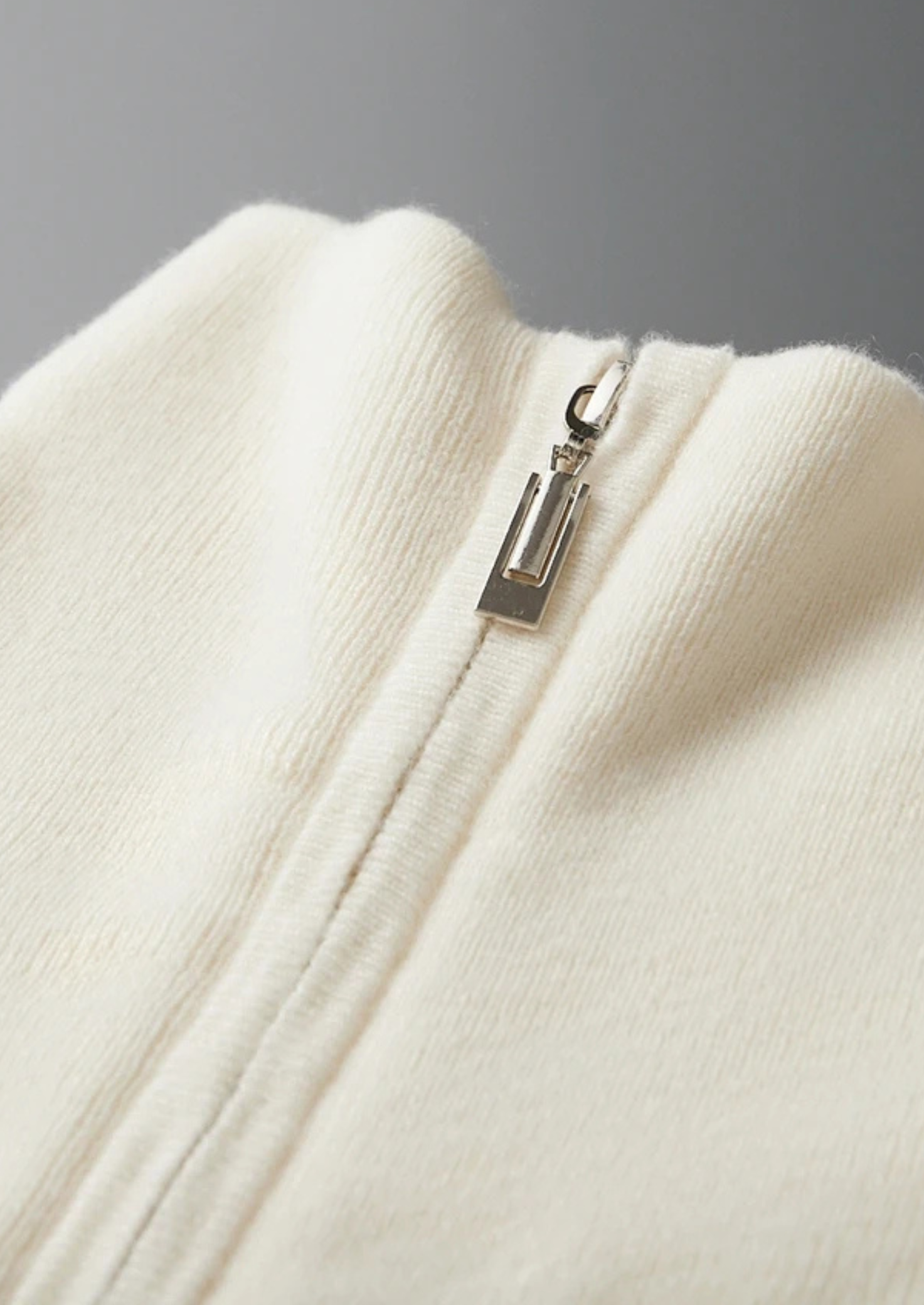 PREMIUM CASHMERE RIBBED HALF-ZIP SWEATER