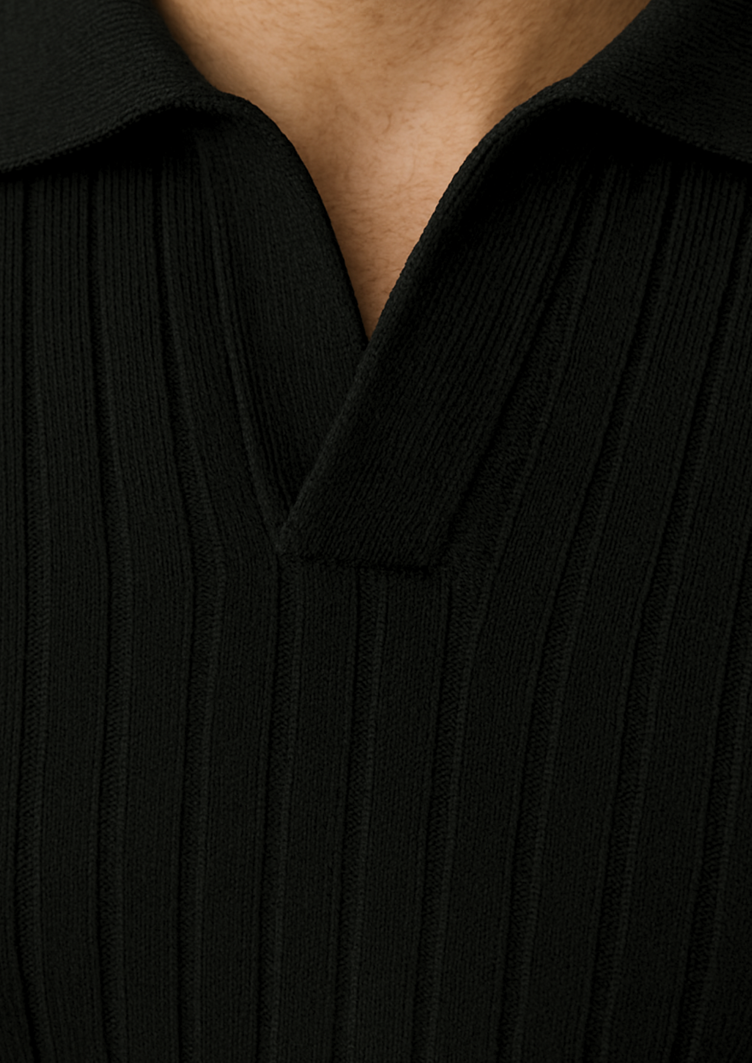 BLACK BUTTONLESS RIBBED POLO